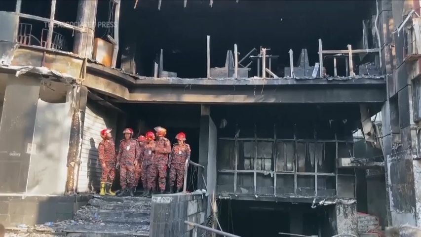 Čtyři desítky obětí požáru v Dháce, hořet začalo v restauraci v prvním patře